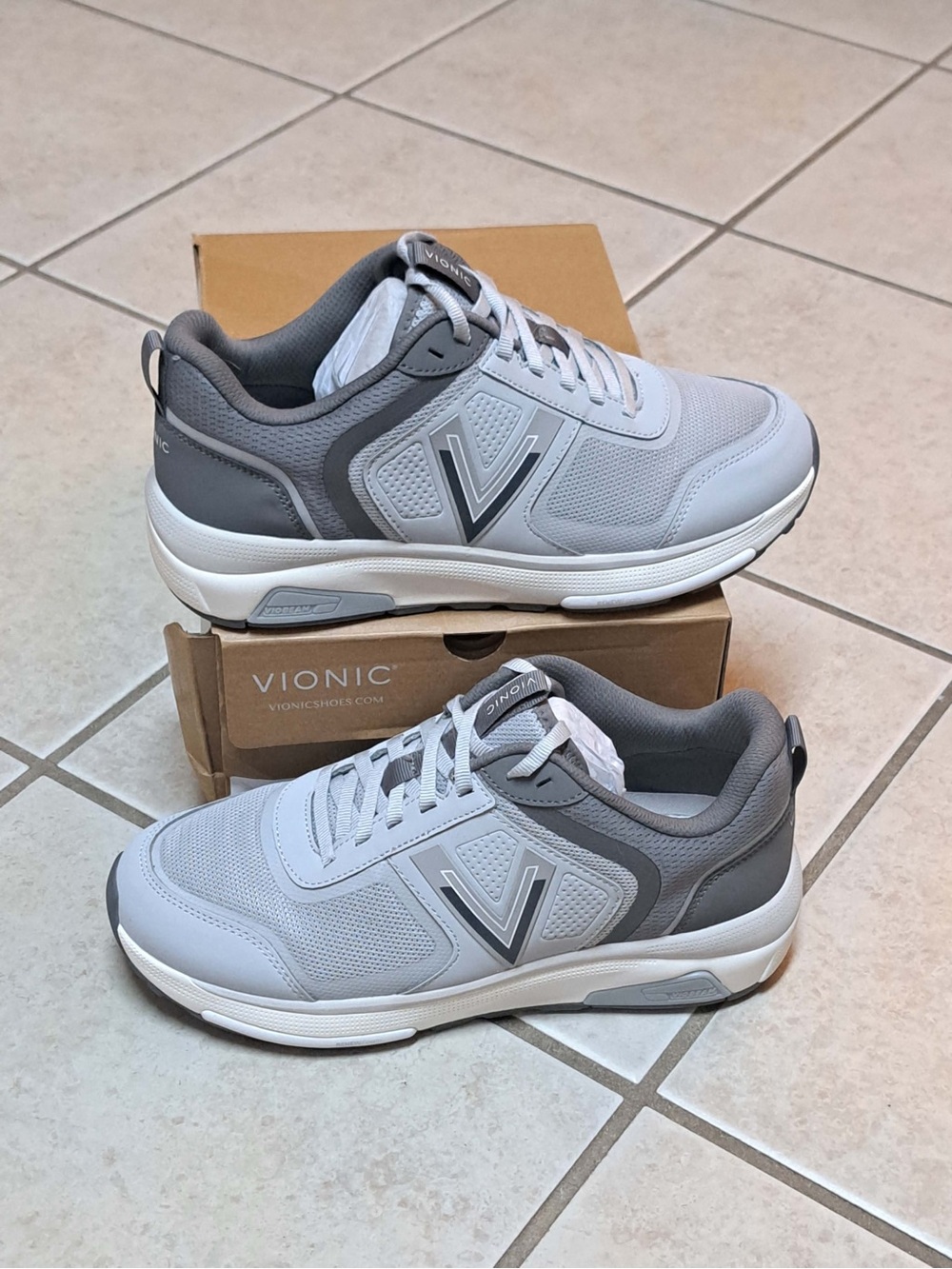 Vionic Women's Walk Strider Walking Shoe - Women's size 8.5
